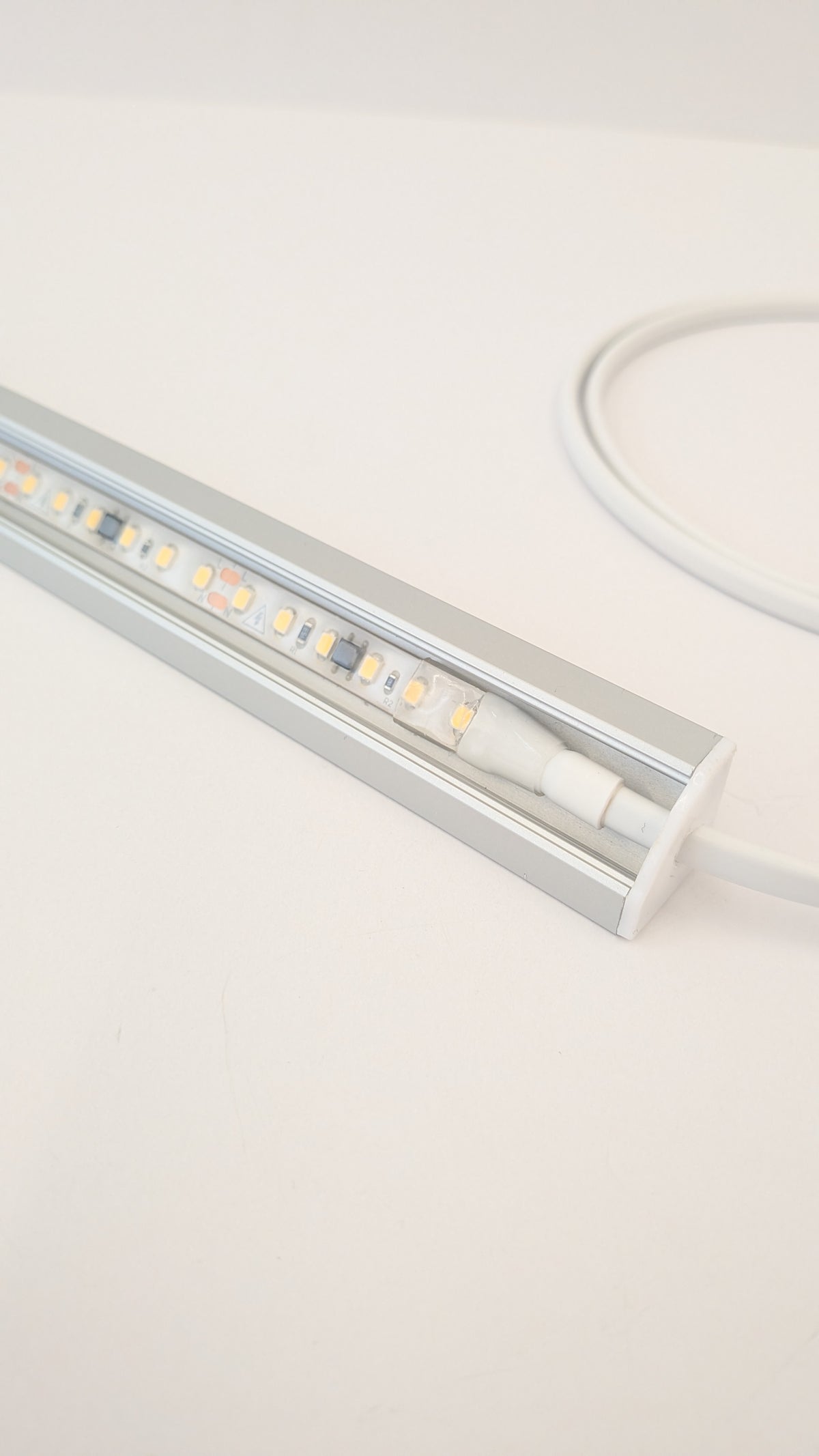 Made-to-measure corner LED under cabinet light, 19mm slim, high CRI daylight and warm white Super bright 1400 lumens