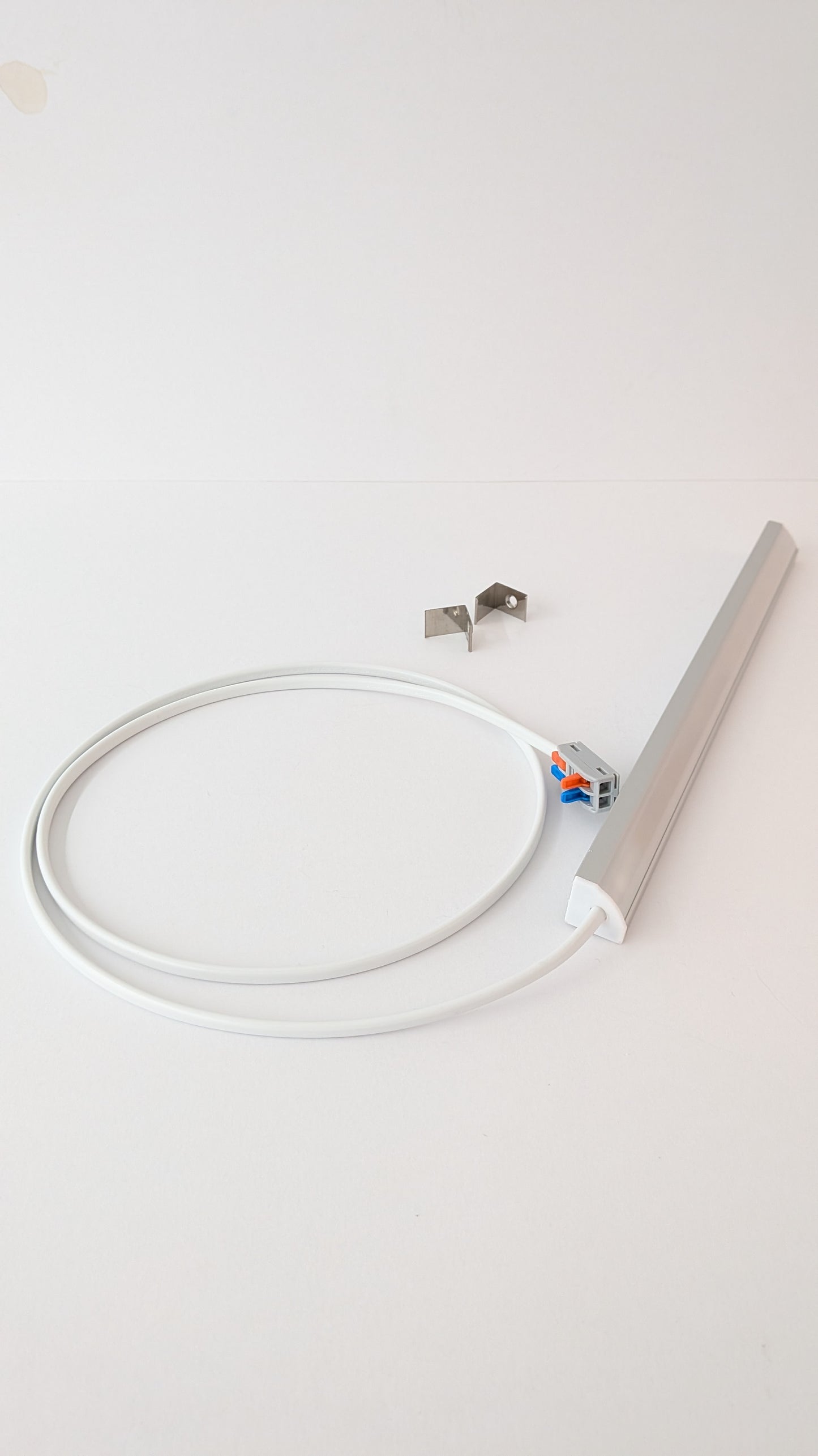 Under Cabinet LED Light | Corner Mounted | 19mm x 19mm | Dotless | 230V - No Driver Required | 850 Lumens/Metre