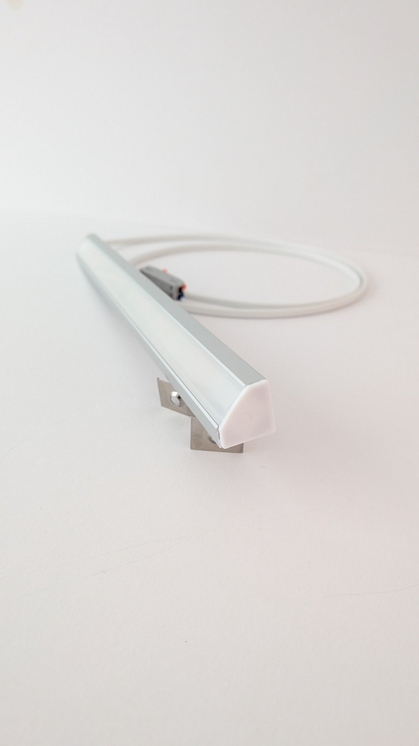 Under Cabinet LED Light | Corner Mounted | 19mm x 19mm | Dotless | 230V - No Driver Required | 850 Lumens/Metre