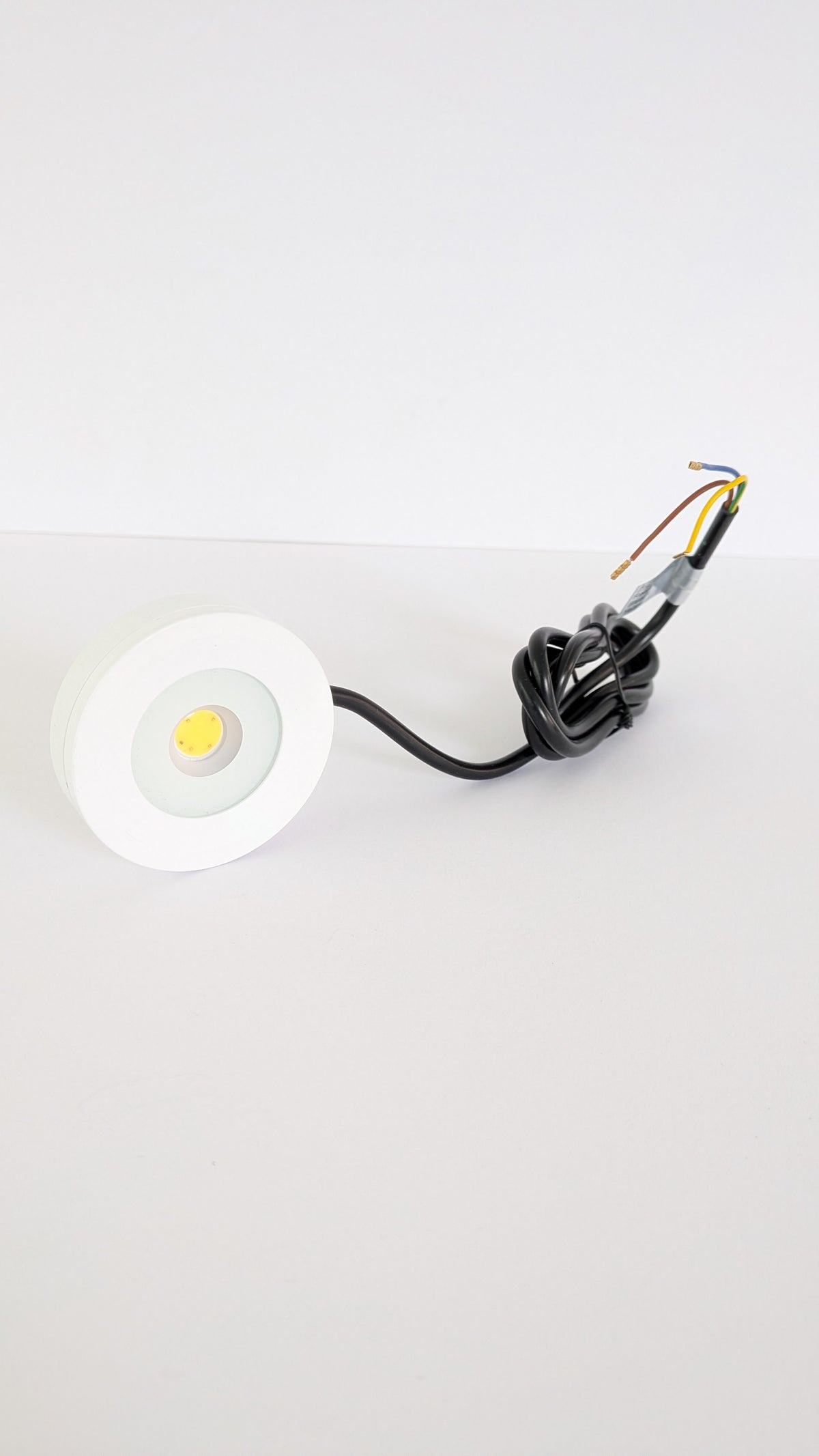 IP65 surface mounted LED under cabinet light, 3W, connects straight to mains