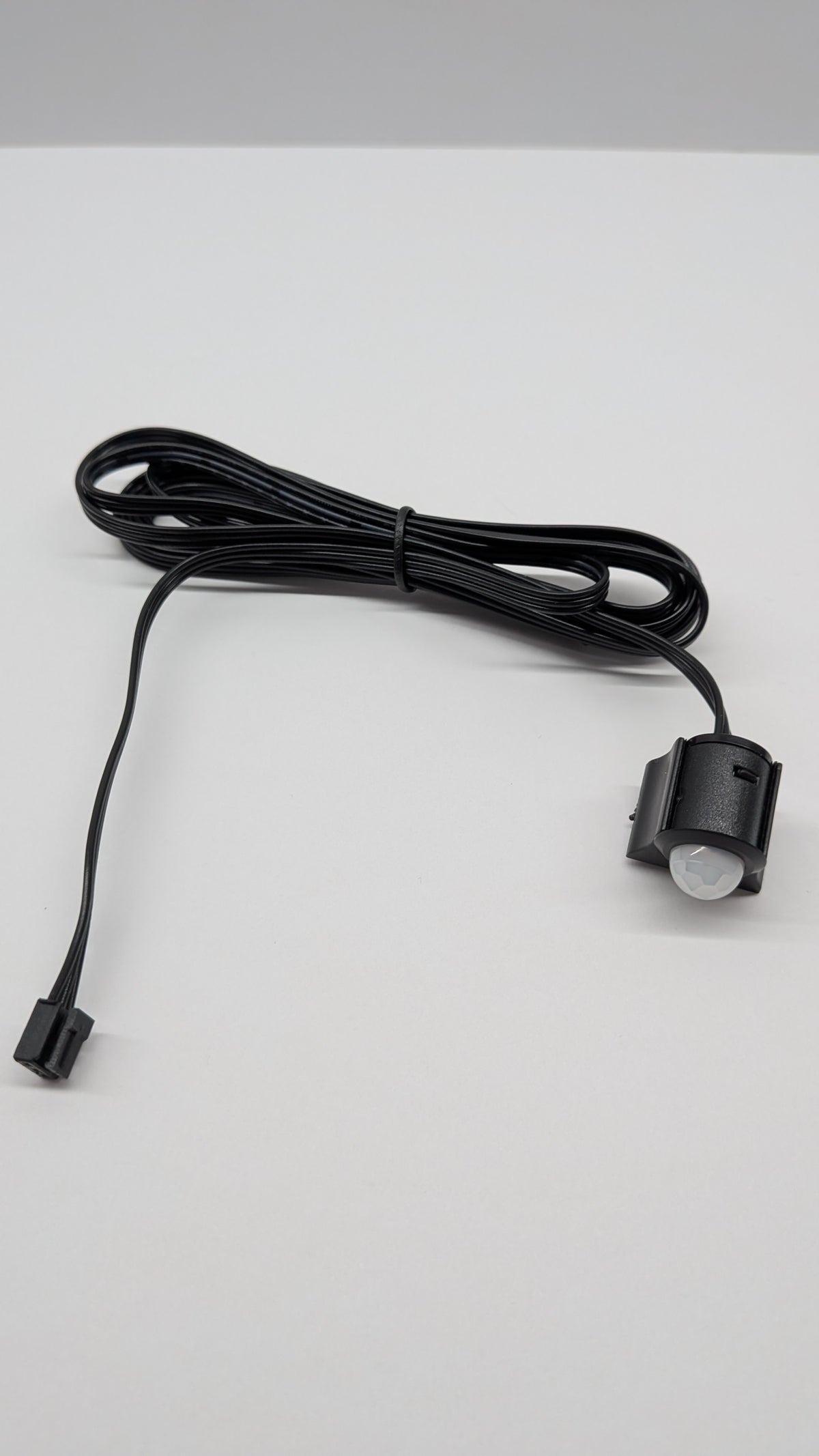 Made-to-size wardrobe LED light strip, dotless finish, extension wires available