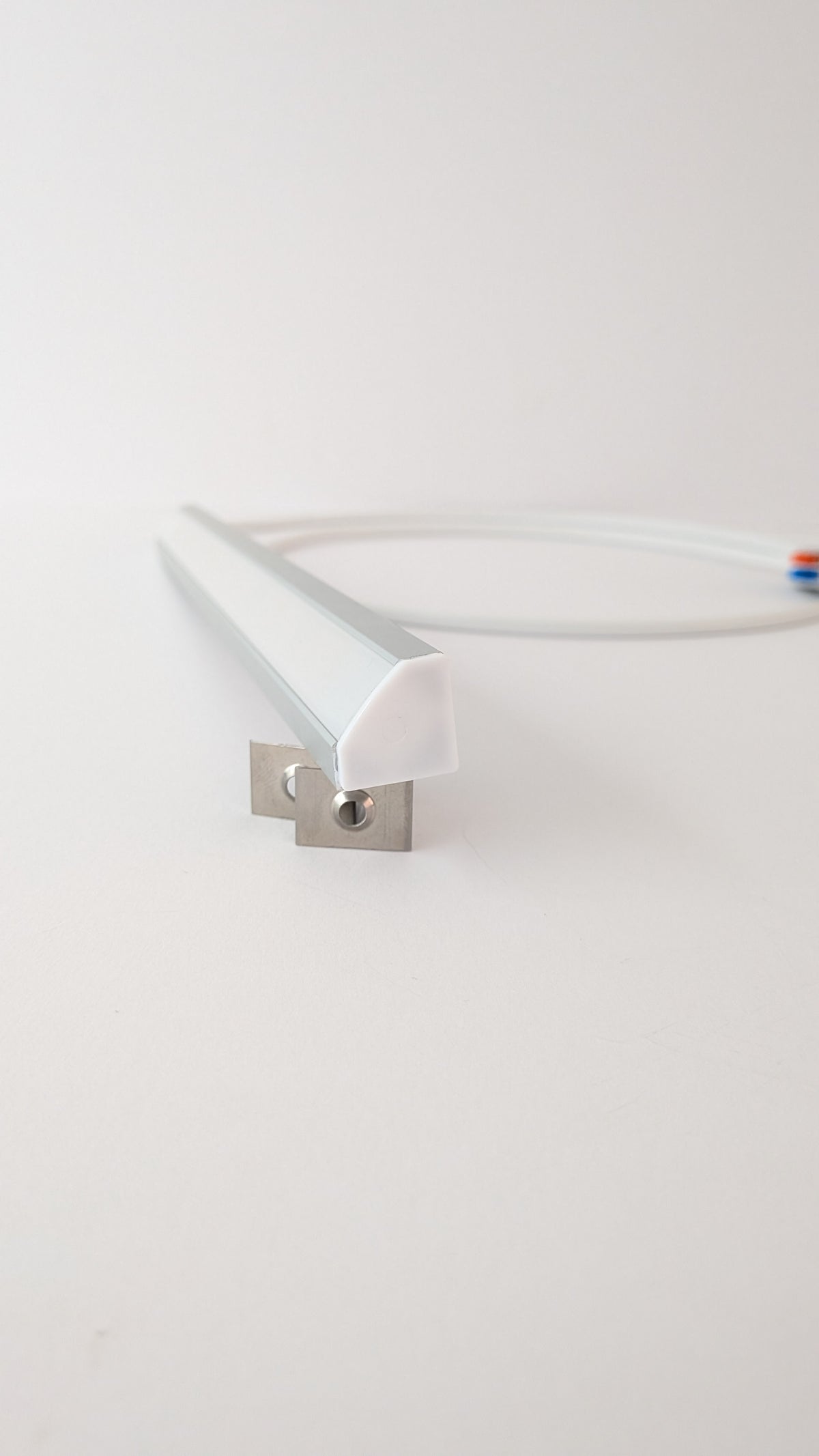 Slim dotless LED corner light with no visible spots, high CRI for true kitchen colours