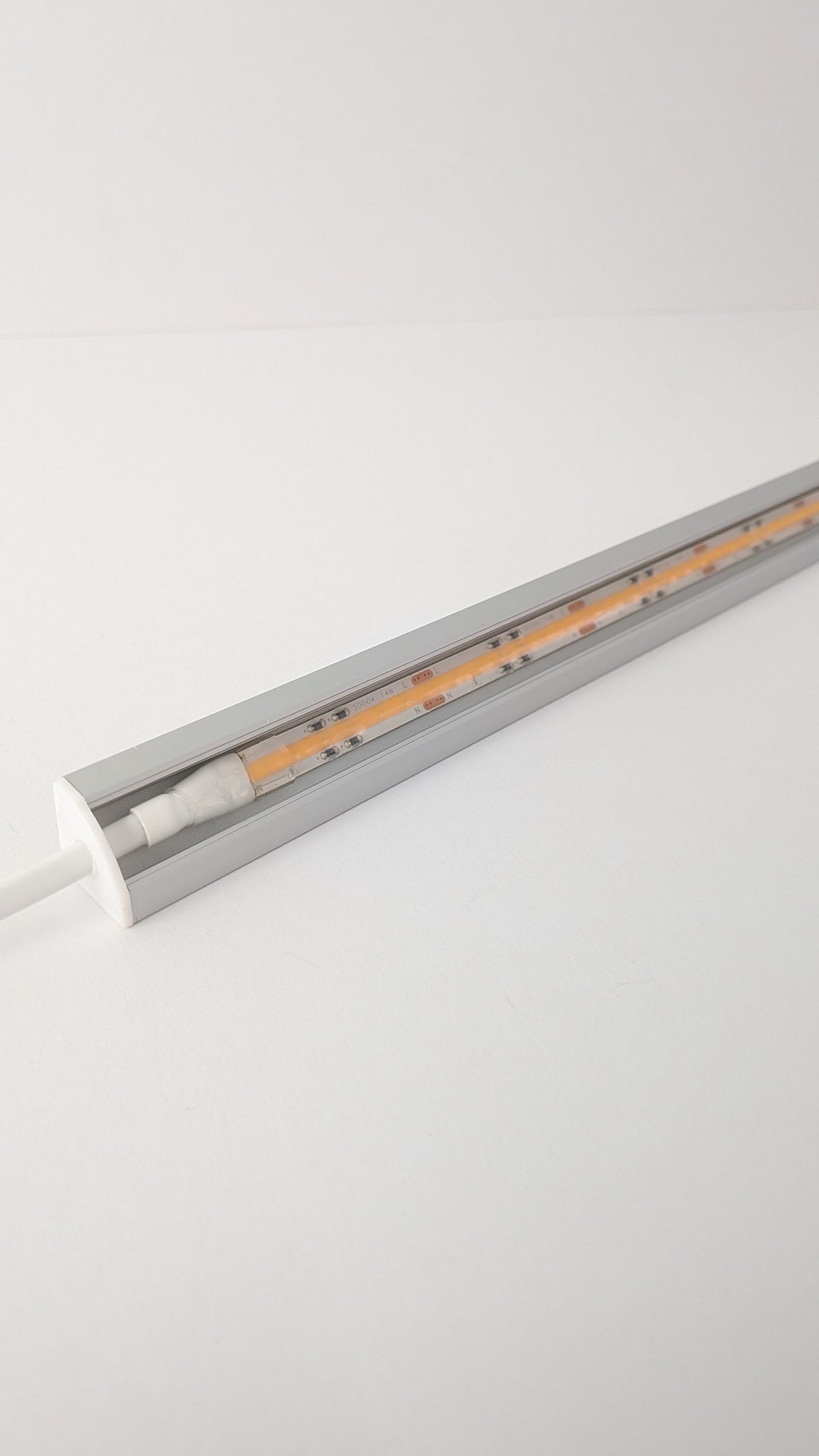 Made-to-measure dotless corner LED under cabinet light, 19mm slim, high CRI