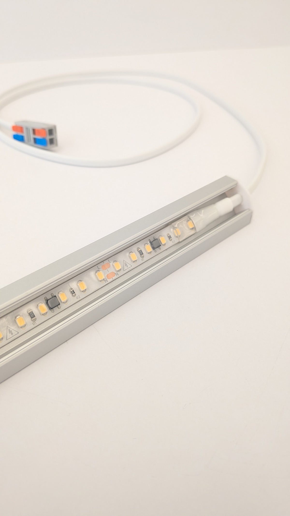 Made-to-measure corner LED under cabinet light, 19mm slim, high CRI daylight and warm white