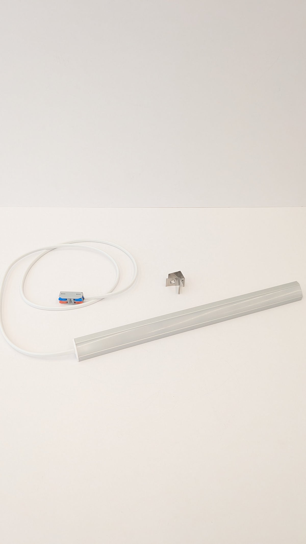 High CRI LED corner light for under cabinets, only 19mm slim, with warm white and daylight colour options